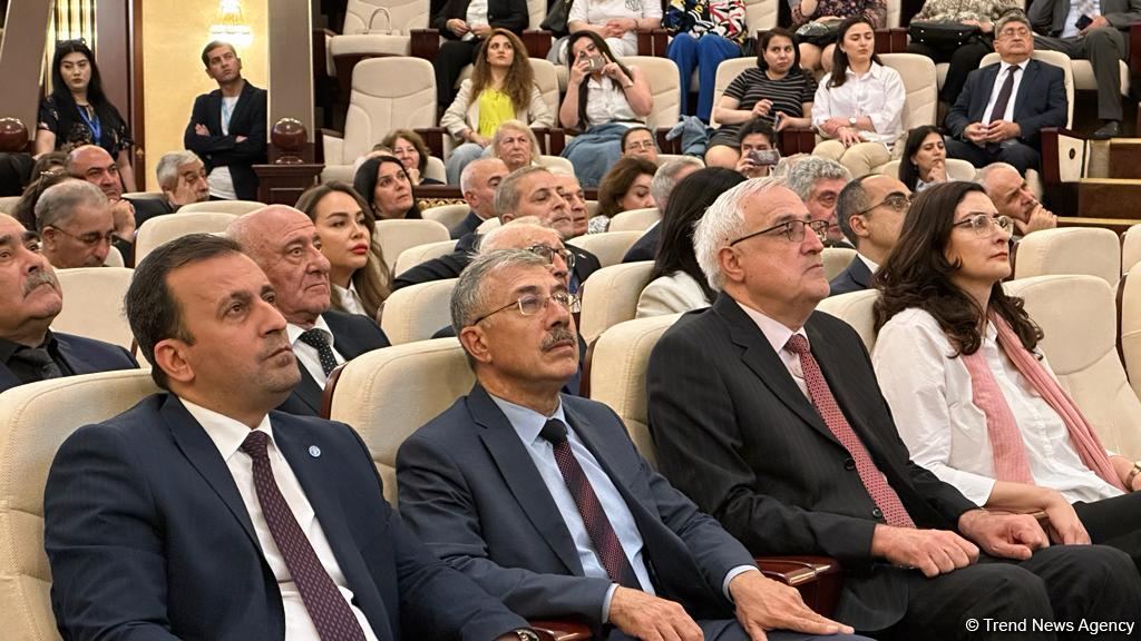 В Академии наук Азербайджана прошла конференция на тему сохранения биологического разнообразия (ФОТО)