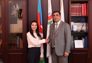 Senior Lecturer of Baku Higher Oil School Aigul Musayeva selected as Mentor of Year (PHOTO)