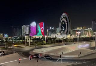 Dohadakı “Al Jaber Twin Tower” əkiz qüllələri Azərbaycanın dövlət bayrağının rəngləri ilə işıqlandırılıb (VİDEO)