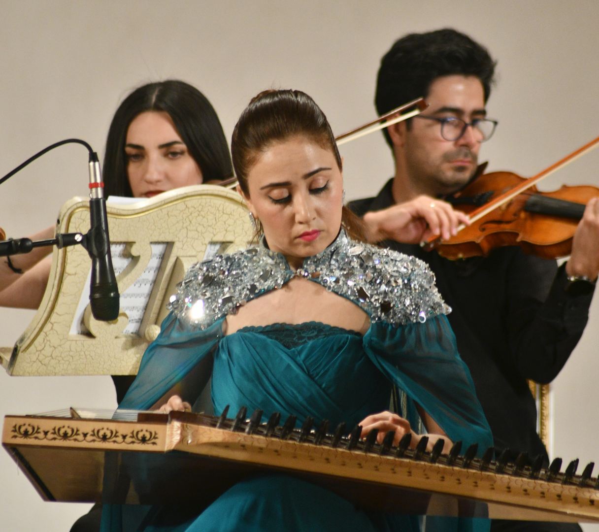 Filarmoniyada Ümummili Lider Heydər Əliyevin 100 illiyinə həsr olunmuş konsert təşkil olunub (FOTO)