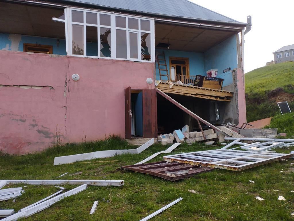 В жилом доме в Гедабеке произошел взрыв (ФОТО/ВИДЕО)