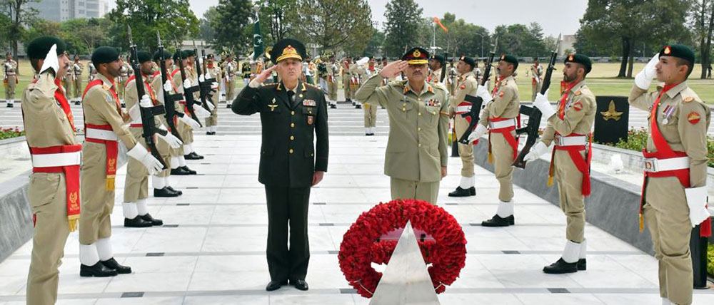 Chief of General Staff of Azerbaijan Army meets with Chief of Army Staff of Pakistan (PHOTO)