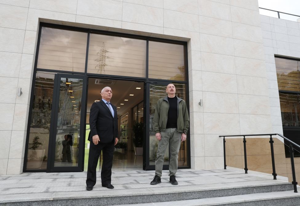 Президент Ильхам Алиев совершил поездку в Лачинский район (ФОТО)