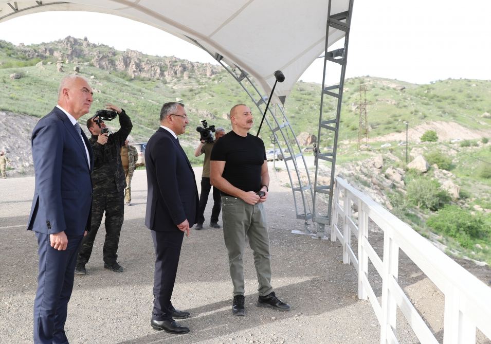 President Ilham Aliyev got acquainted with progress of construction work in village of Zabukh in Lachin district (PHOTO/VIDEO)