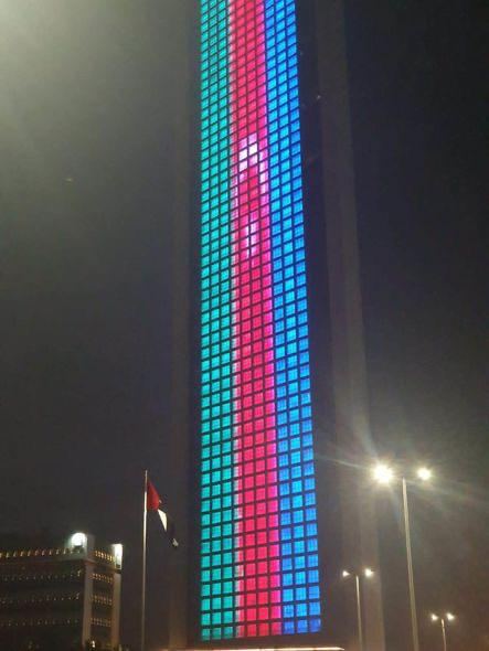 Флаг Азербайджана спроецирован на здании Национальной нефтяной компании ОАЭ (ФОТО)
