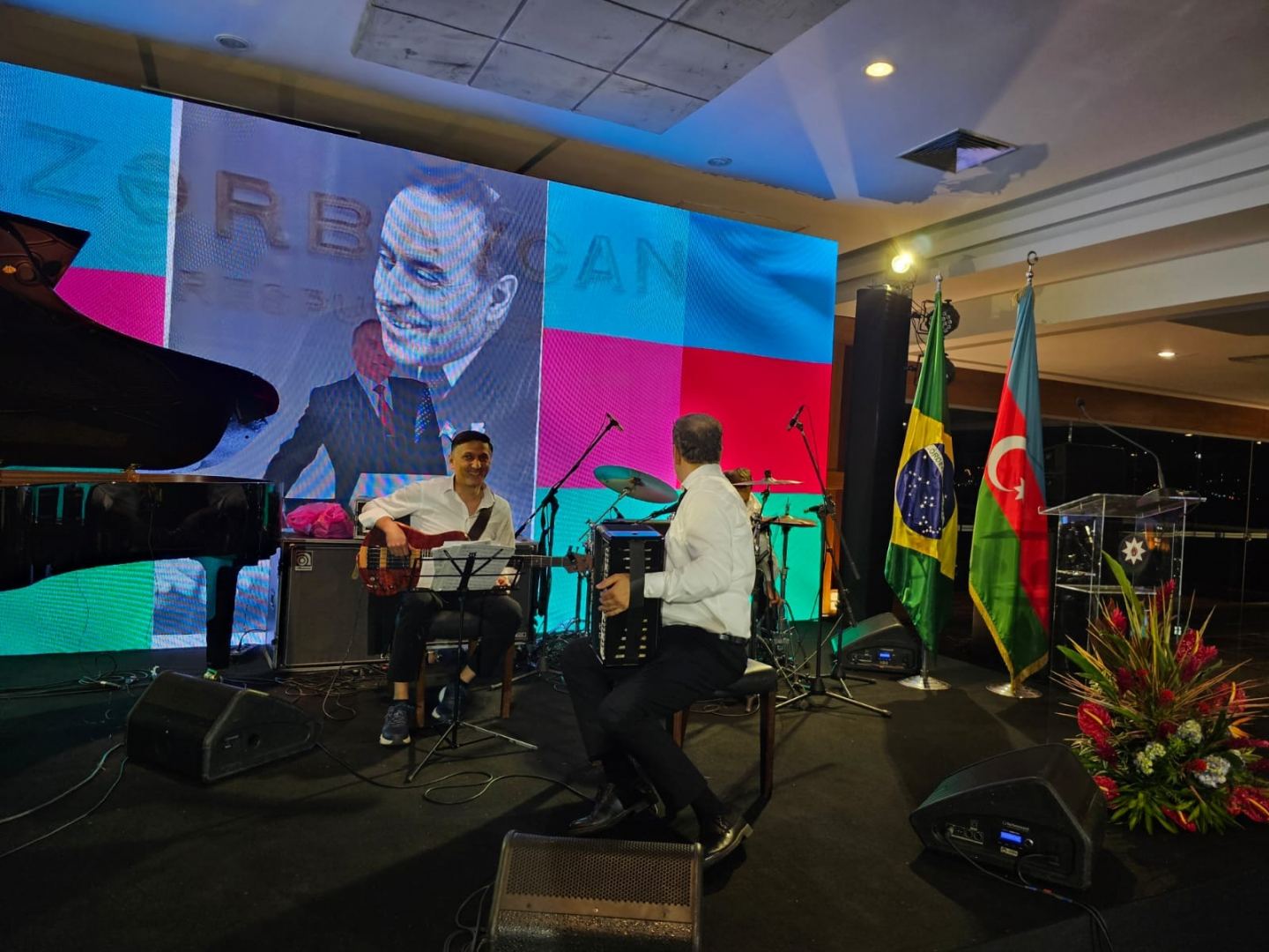 В Бразилии прошел потрясающий концерт Эмиля Афрасияба и Энвера Садыгова (ВИДЕО, ФОТО)