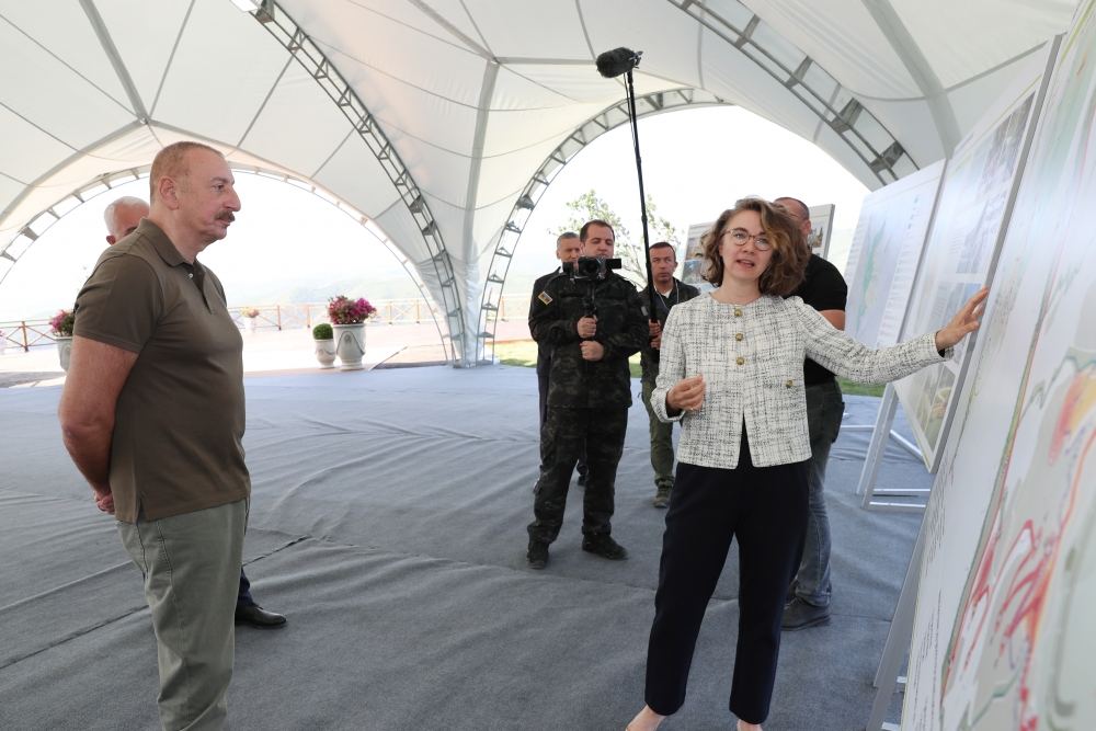 Президенту Ильхаму Алиеву представлен Генеральный план города Лачин (ФОТО/ВИДЕО)