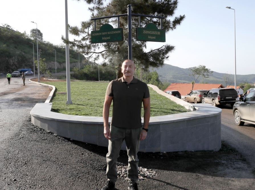 President Ilham Aliyev participates in unveiling ceremony of signs at intersection of Khosrov Bey Sultanov and Zangezur streets in Lachin city (PHOTO/VIDEO)