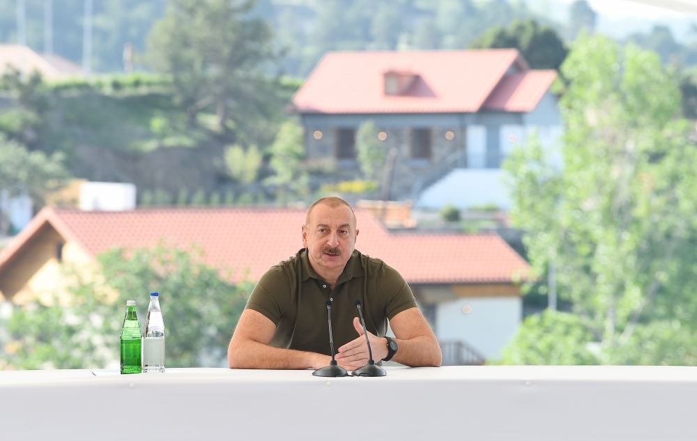 Президент Ильхам Алиев: Делимитация границ должна происходить на наших условиях