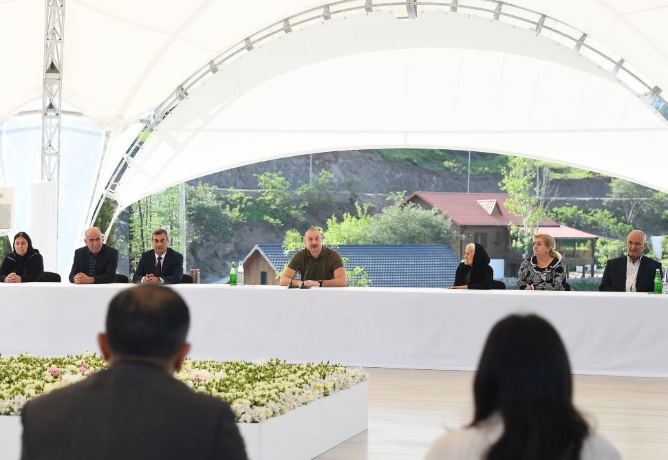 Президент Ильхам Алиев: Даты освобождения Лачина и нашей сегодняшней встречи здесь имеют символический смысл
