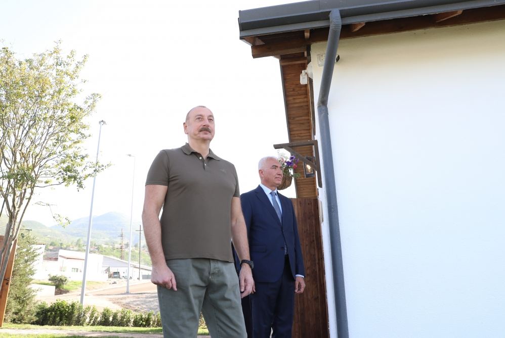 President Ilham Aliyev attends unveiling of sign on 1 December street, gets acquainted with conditions created in renovated residential building in Lachin (PHOTO/VIDEO)