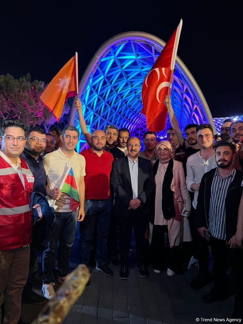Bakıda Atatürk parkında Ərdoğana dəstək yürüyüşü keçirilib (FOTO/VİDEO)