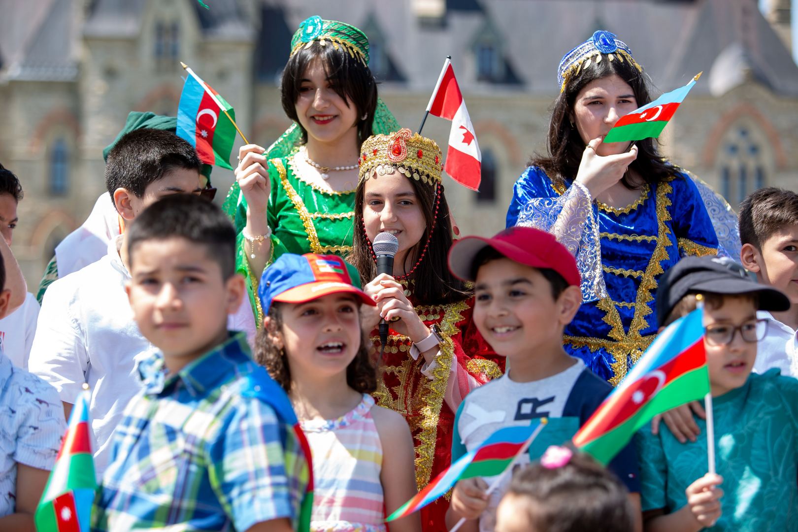 Kanada parlamentinin önündə Azərbaycan bayrağı qaldırılıb (FOTO)
