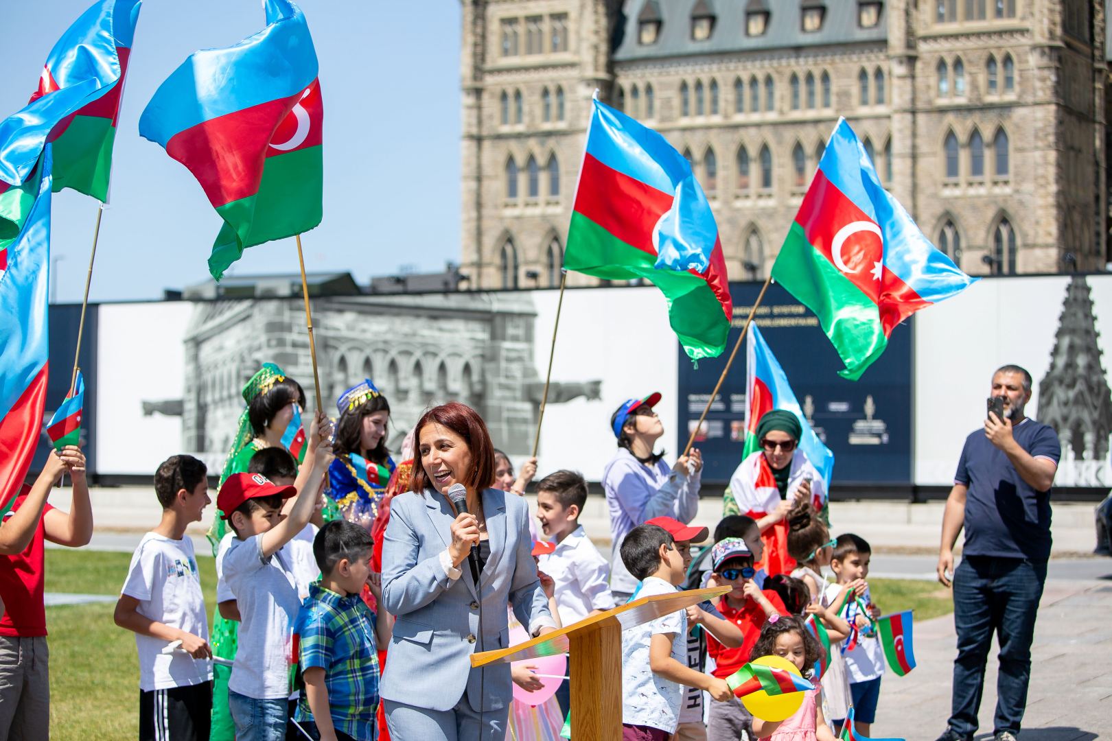 Kanada parlamentinin önündə Azərbaycan bayrağı qaldırılıb (FOTO)