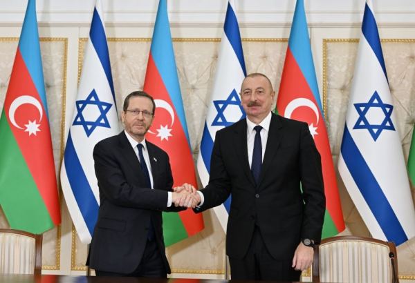 President Ilham Aliyev’s gifted carpet embellishes Israeli President’s office