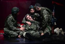 Gənc Tamaşaçılar Teatrında "Balaca kişilər" tamaşasının premyerası keçirilib (FOTO)