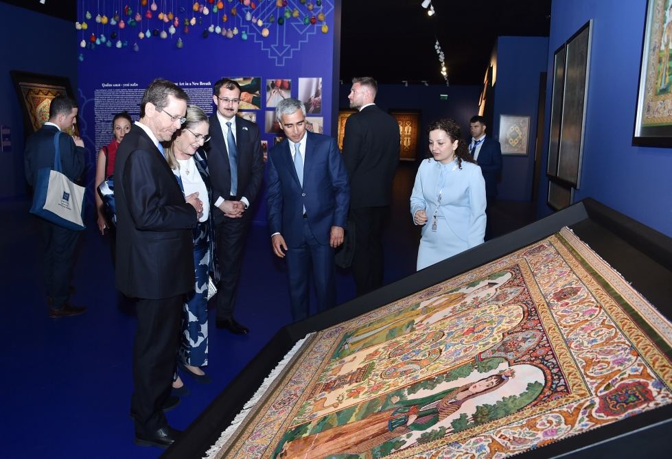 President of Israel and his spouse visit Heydar Aliyev Center (PHOTO)