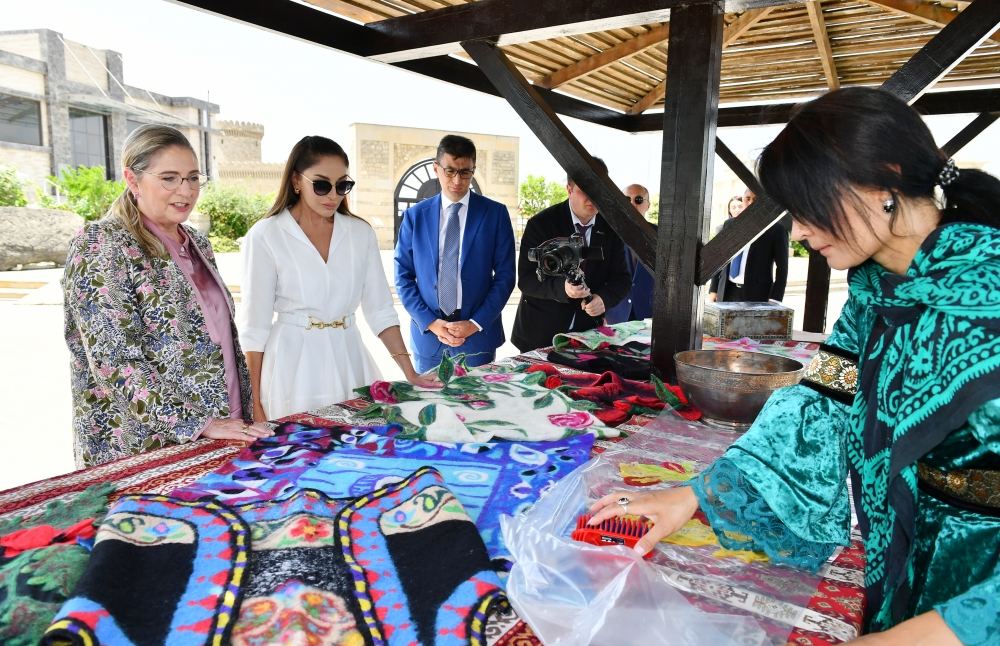Первая леди Мехрибан Алиева и Первая леди Израиля Михаль Герцог посетили Археолого-этнографический музейный комплекс "Гала" (ФОТО)
