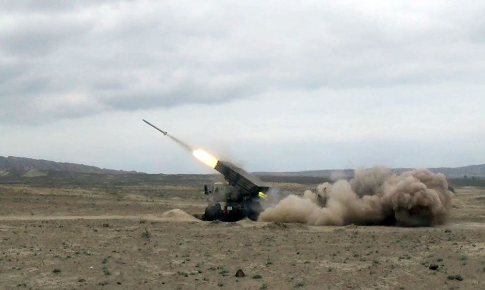 Raket və Artilleriya Qoşunlarında döyüş atışları keçirilib (VİDEO)