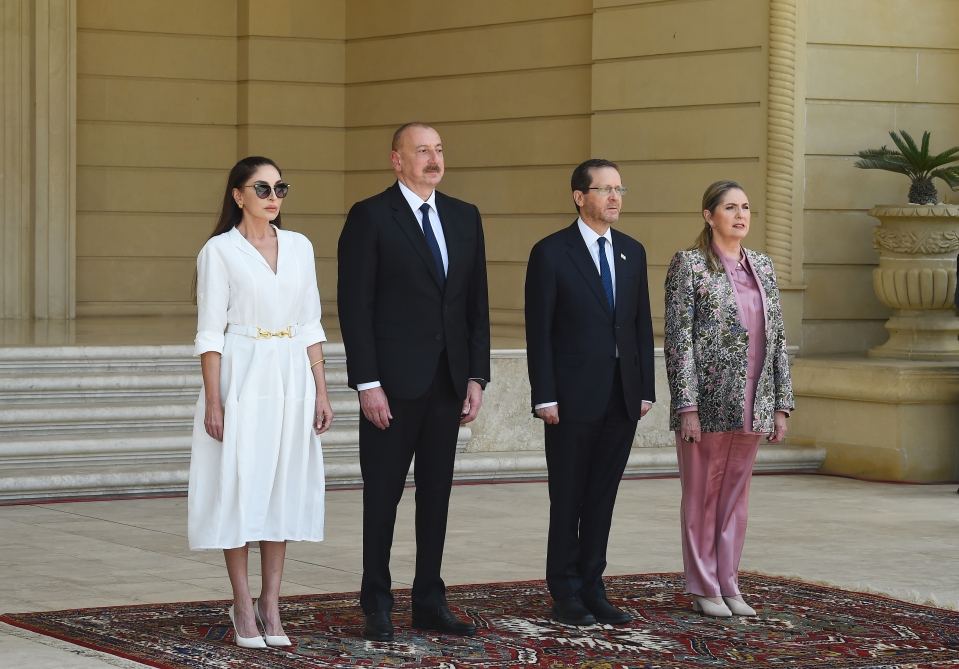 В Баку состоялась церемония официальной встречи Президента Израиля Ицхака Герцога (ФОТО)