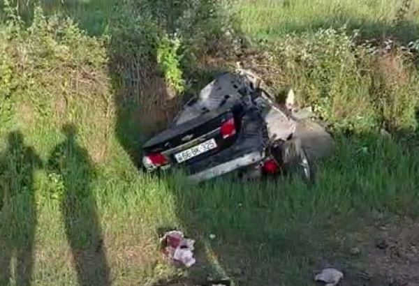 В Тертере автомобиль врезался в дерево, погибли 2 человека (ВИДЕО)