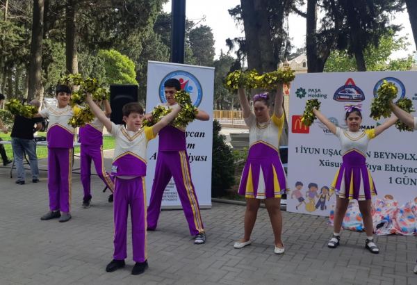 Азербайджанская ассоциация аутизма организовала в Баку праздник для детей (ФОТО)