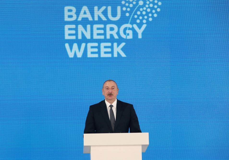Президент Ильхам Алиев: Мы уже взаимодействуем с ВР в рамках добычи глубинного газа с месторождений АЧГ