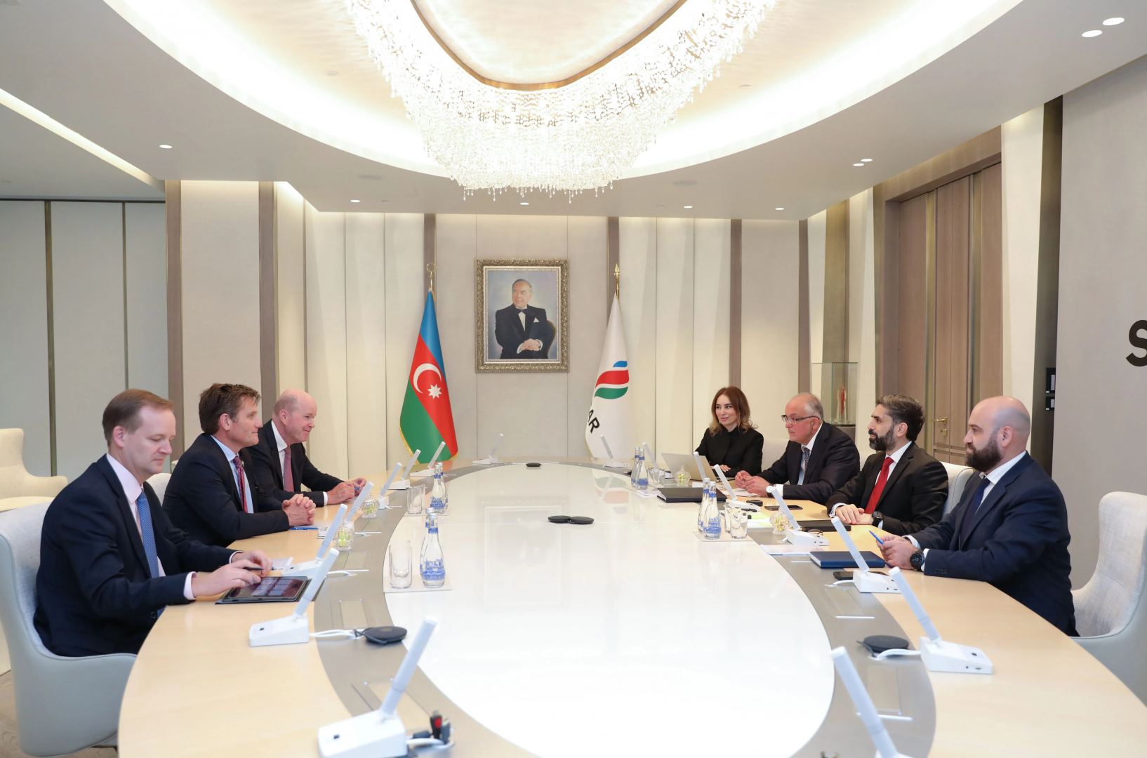 Azerbaijan's SOCAR president meets with BP executive vice president (PHOTO)
