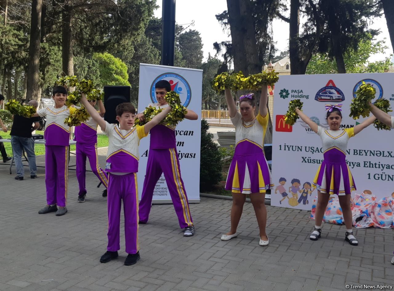 Азербайджанская ассоциация аутизма организовала в Баку праздник для детей (ФОТО)