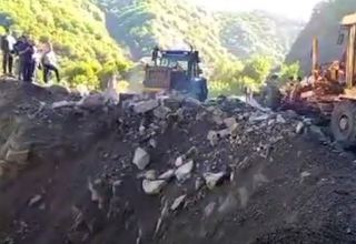 Восстановлено безопасное движение транспорта на дороге Исмаиллы-Лахыдж-Буровдал (ВИДЕО)