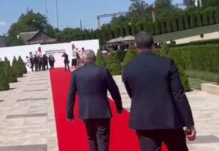 Armenian PM arrives at summit in Moldova in bulletproof vest (VIDEO)
