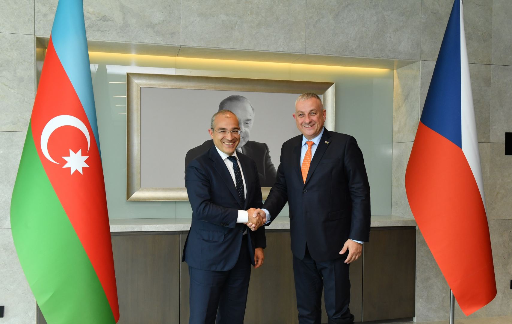 Azerbaijan, Czech Republic discuss prospects for strengthening trade, economic relations (PHOTO)