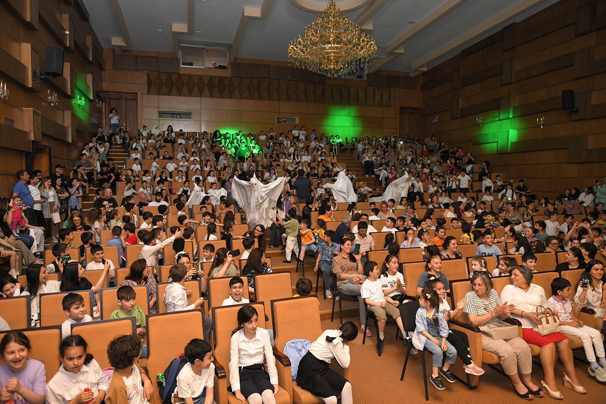 Восхищение и овации – актеры Бакинской русдрамы выступили в Шеки (ФОТО/ВИДЕО)