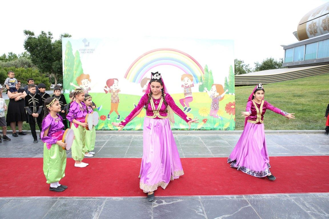 В Азербайджанском национальном музее ковра прошел фестиваль для детей (ФОТО)