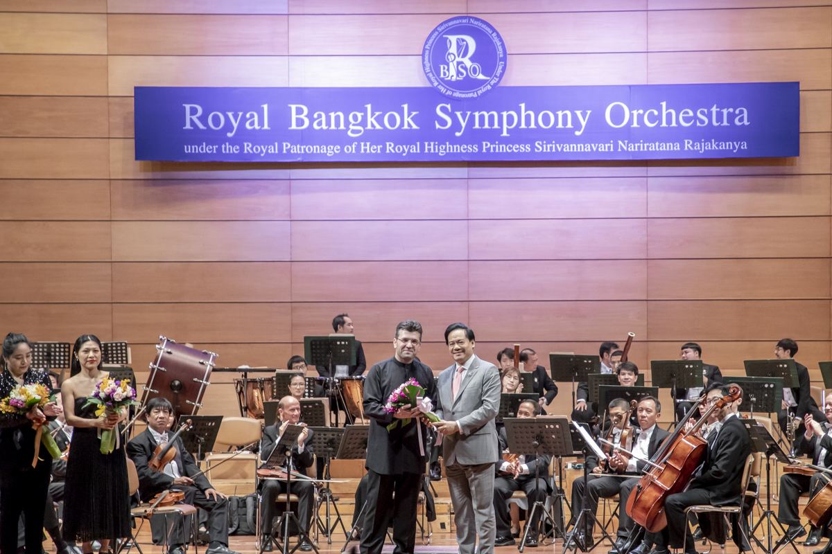 Королевский Бангкокский симфонический оркестр впервые выступил под управлением азербайджанского дирижера (ФОТО)