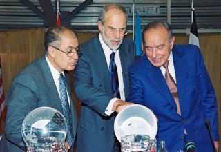 Azerbaijan & Heydar Aliyev on June 6: opening of International "Caspian oil and gas - 2000" exhibition and conference (PHOTO)