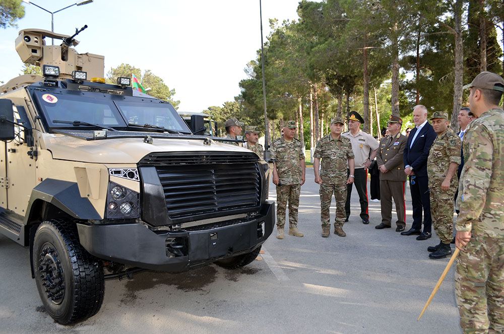 Министр обороны Венгрии побывал в Н-ской воинской части в Азербайджане (ФОТО)