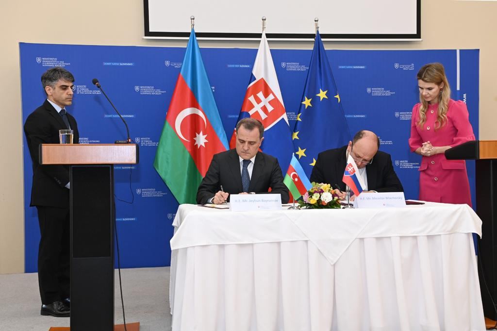 Azərbaycanla Slovakiya arasında yeni saziş imzalandı (FOTO)