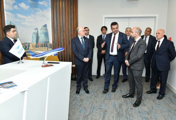ICAO Şurasının prezidenti Milli Aviasiya Akademiyasında mühazirə ilə çıxış edib (FOTO)