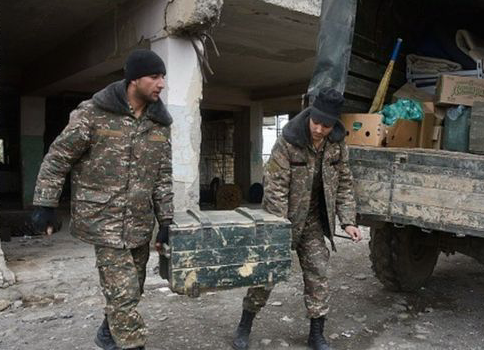 Армяне перевозят оружие в Карабахе (ВИДЕО)