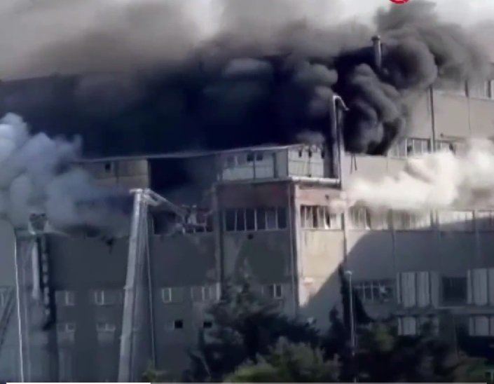 Fire breaks out in factory in Türkiye