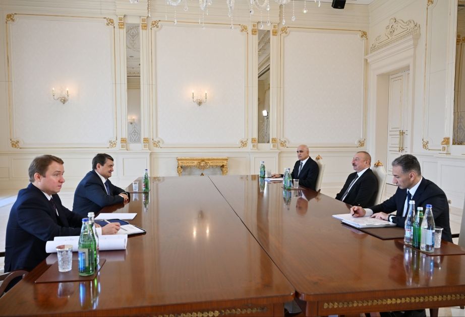 Президент Ильхам Алиев принял помощника Президента России Игоря Левитина