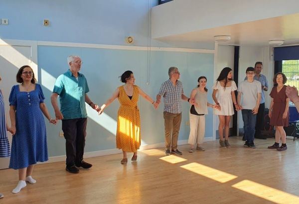 Британцы учатся танцевать "Карабах яллысы" (ФОТО)