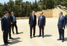 President Recep Tayyip Erdogan pays respect to Azerbaijani martyrs
(PHOTO)
