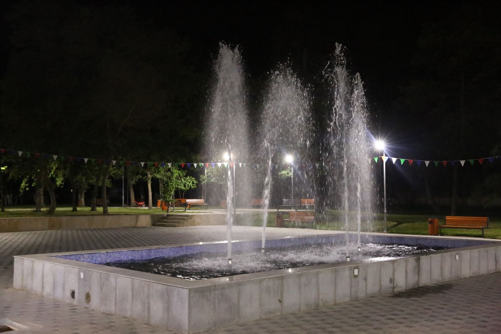 Xudat şəhərində Nizami Gəncəvinin adını daşıyan park yenidən qurulub (FOTO)