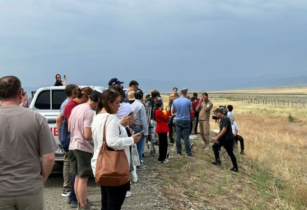 Beynəlxalq səyyahlar Ağdamda minatəmizləmə prosesi ilə tanış olublar (FOTO/VİDEO)