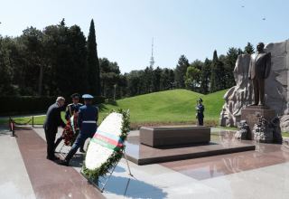 Pakistani PM visits grave of Azerbaijan's National Leader Heydar Aliyev