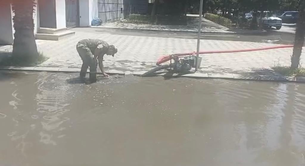 На территориях в Гяндже и Евлахе, пострадавших от затопления, проведены работы по откачке воды (ФОТО/ВИДЕО)