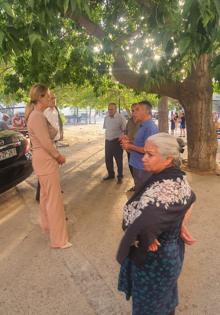 Deputat Könül Nurullayeva vətəndaşların müraciətlərini dinləyib (FOTO)