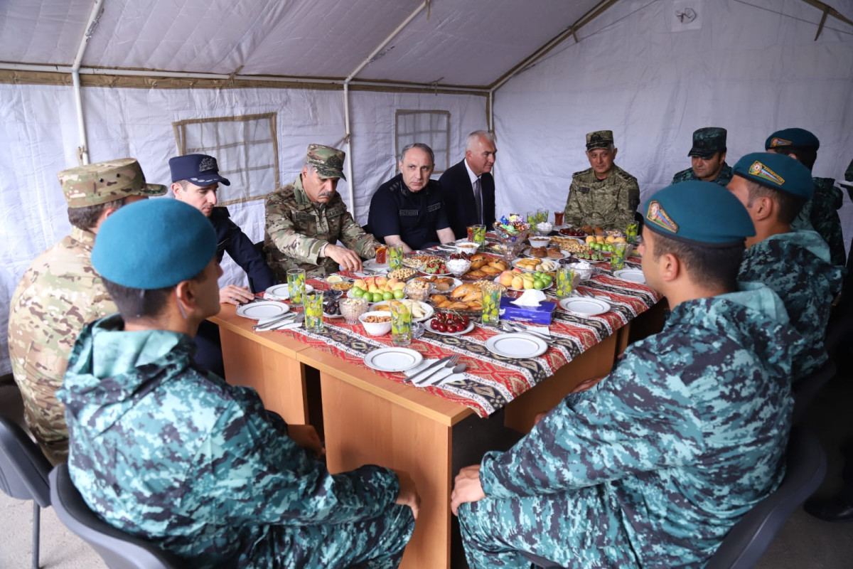 Генпрокурор Азербайджана посетил воинские части в Лачине и Губадлы (ФОТО)